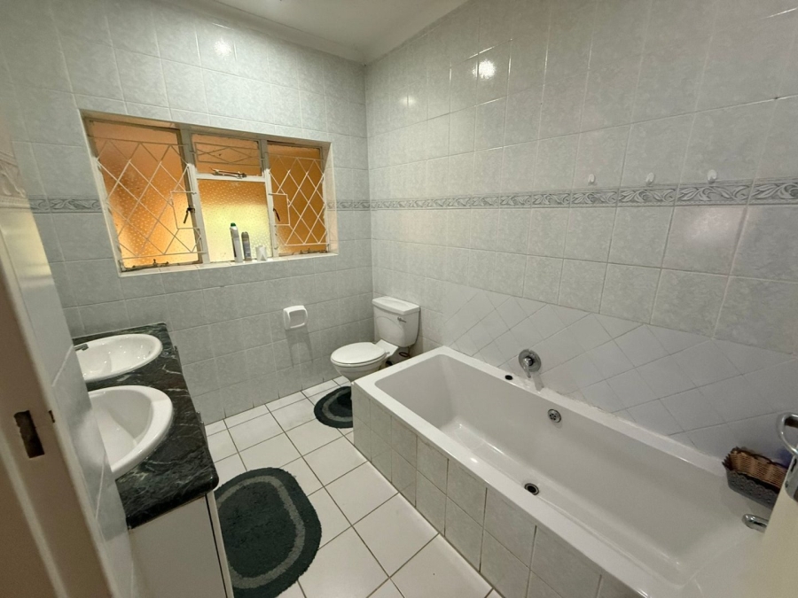 4 Bedroom Property for Sale in Constantia Kloof Gauteng