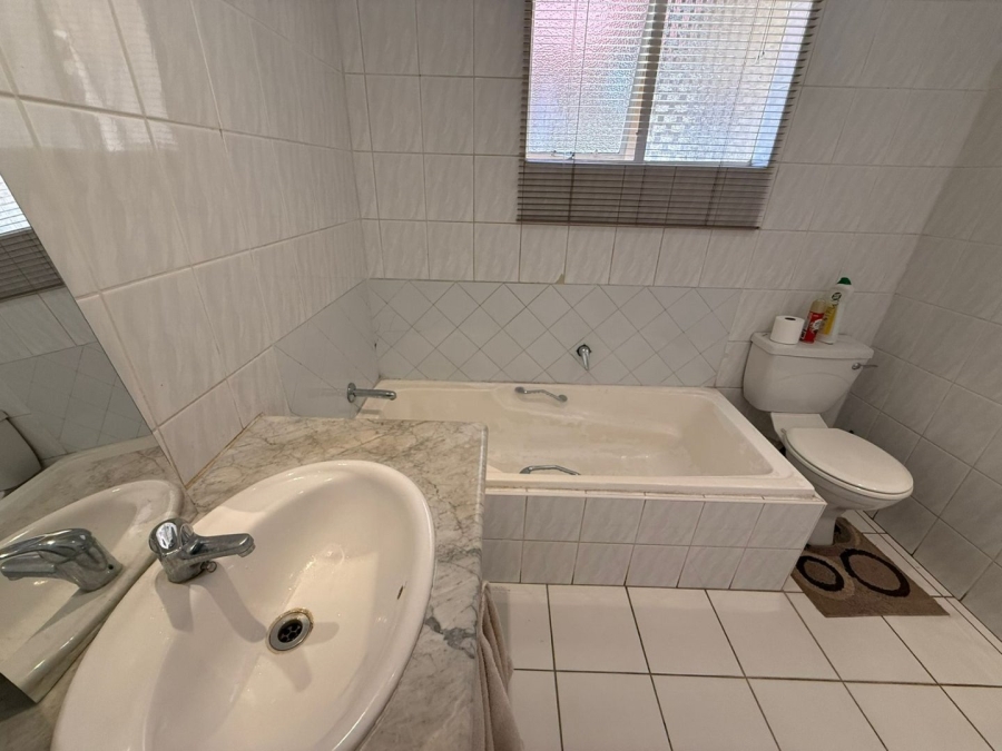 4 Bedroom Property for Sale in Constantia Kloof Gauteng