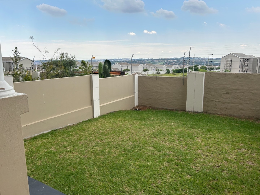 1 Bedroom Property for Sale in Blue Hills Gauteng