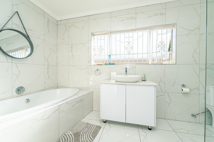 3 Bedroom Property for Sale in Fleurhof Gauteng
