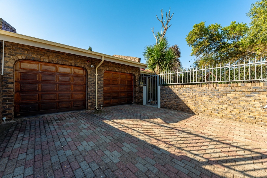 3 Bedroom Property for Sale in Fleurhof Gauteng