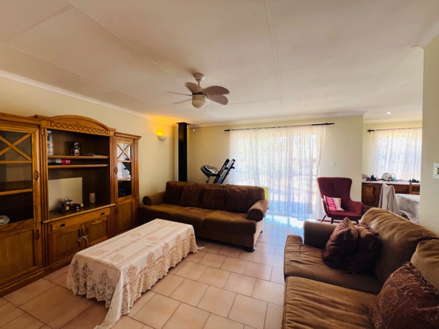 3 Bedroom Property for Sale in Garsfontein Gauteng