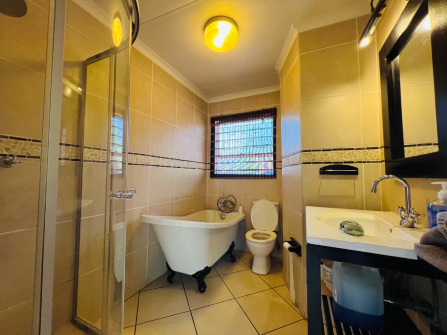 3 Bedroom Property for Sale in Garsfontein Gauteng