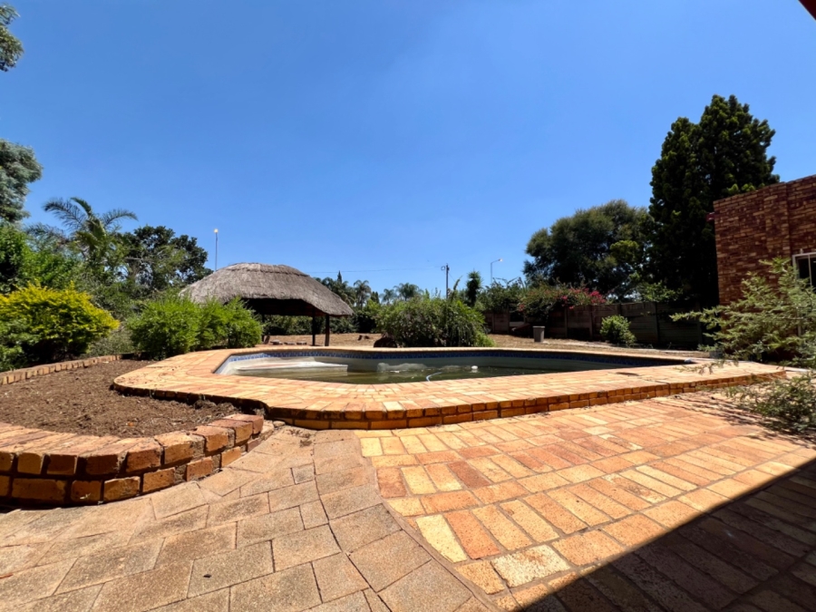 3 Bedroom Property for Sale in Garsfontein Gauteng