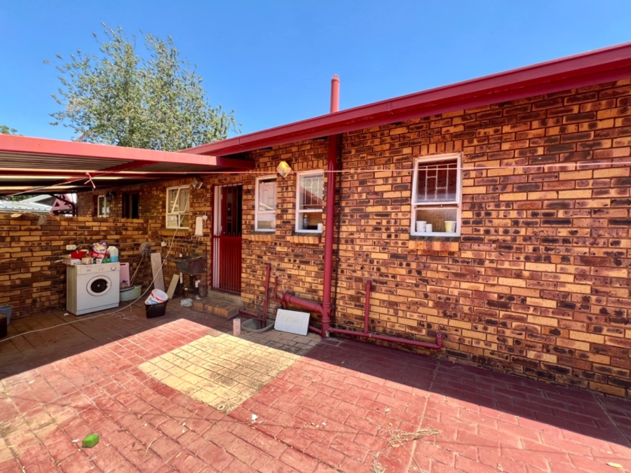 3 Bedroom Property for Sale in Garsfontein Gauteng