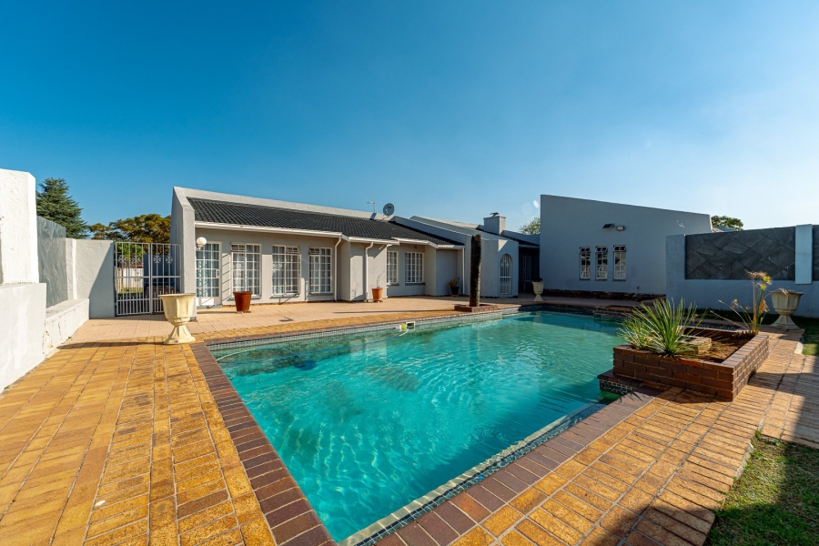 4 Bedroom Property for Sale in Fleurhof Gauteng