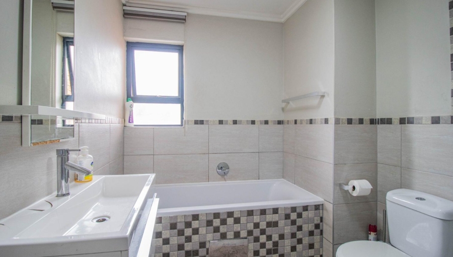 3 Bedroom Property for Sale in Sebenza Gauteng