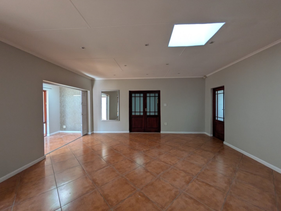 To Let 5 Bedroom Property for Rent in Weltevreden Park Gauteng