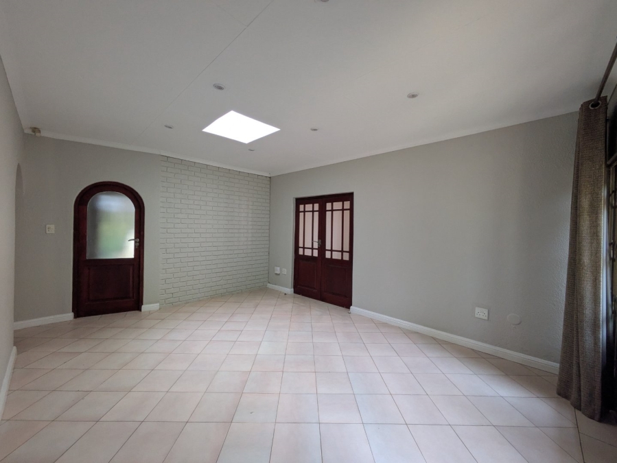 To Let 5 Bedroom Property for Rent in Weltevreden Park Gauteng