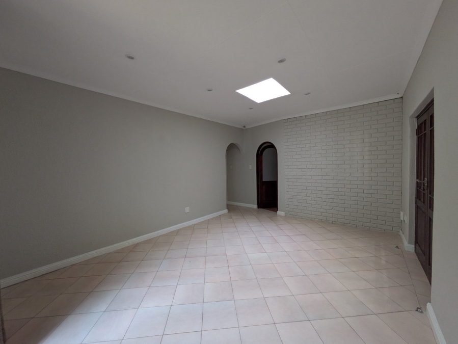 To Let 5 Bedroom Property for Rent in Weltevreden Park Gauteng
