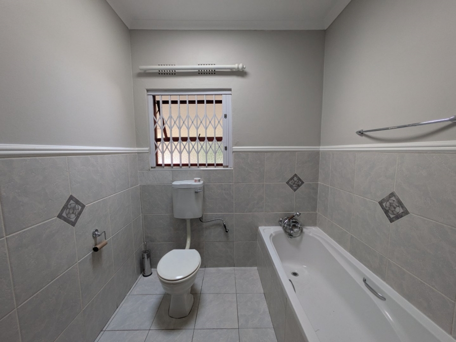 To Let 5 Bedroom Property for Rent in Weltevreden Park Gauteng