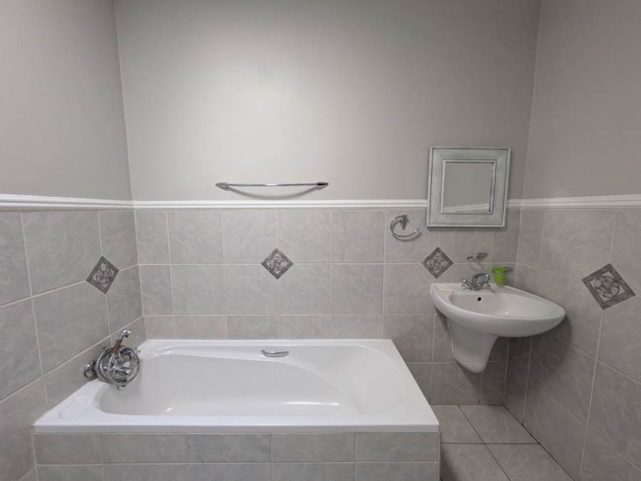To Let 5 Bedroom Property for Rent in Weltevreden Park Gauteng