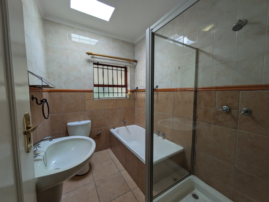 To Let 5 Bedroom Property for Rent in Weltevreden Park Gauteng