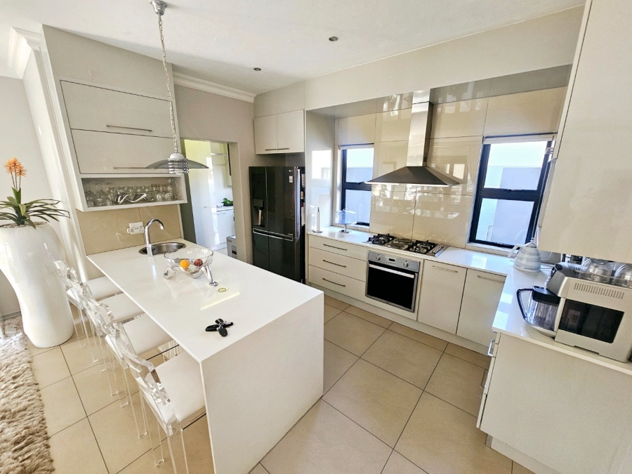To Let 4 Bedroom Property for Rent in Midstream Estate Gauteng