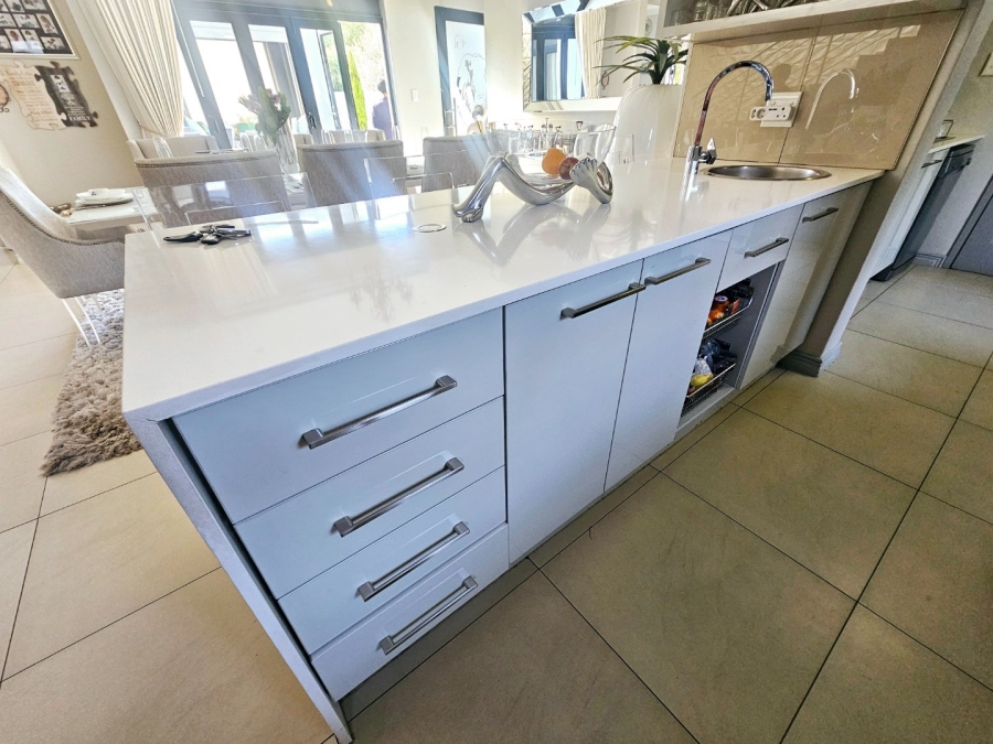 To Let 4 Bedroom Property for Rent in Midstream Estate Gauteng