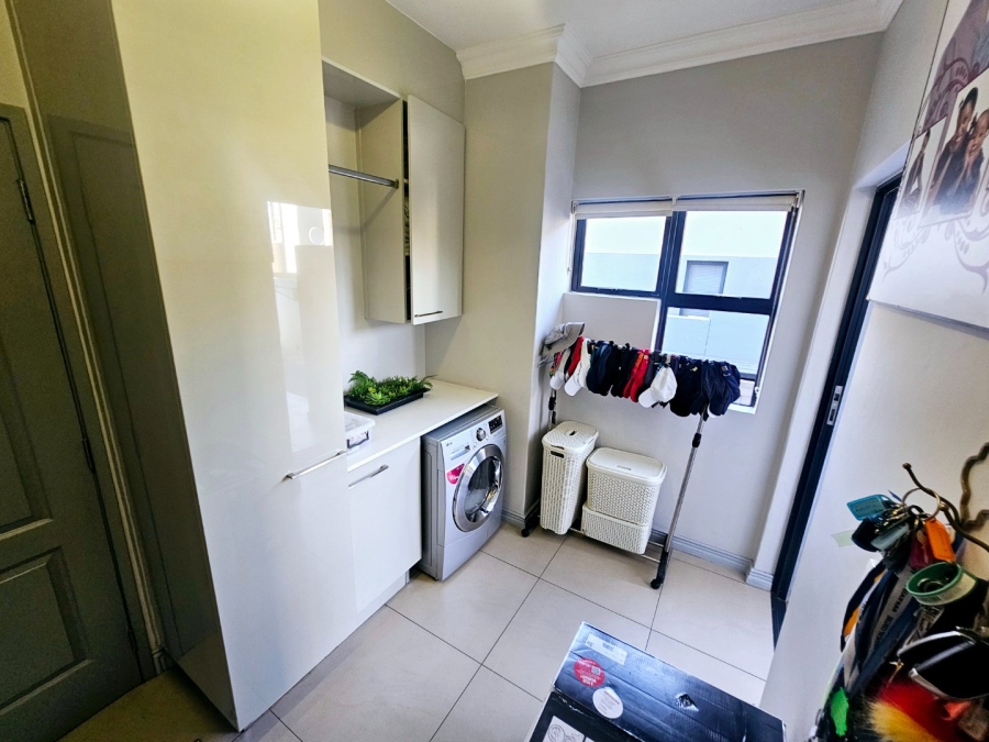 To Let 4 Bedroom Property for Rent in Midstream Estate Gauteng