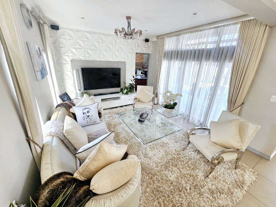 To Let 4 Bedroom Property for Rent in Midstream Estate Gauteng