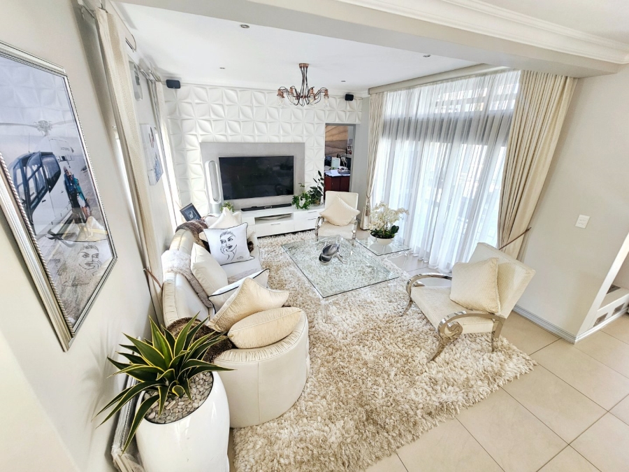 To Let 4 Bedroom Property for Rent in Midstream Estate Gauteng