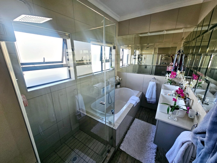 To Let 4 Bedroom Property for Rent in Midstream Estate Gauteng