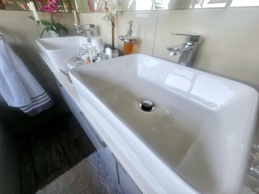 To Let 4 Bedroom Property for Rent in Midstream Estate Gauteng