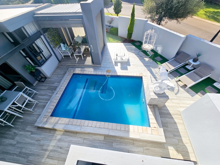 To Let 4 Bedroom Property for Rent in Midstream Estate Gauteng