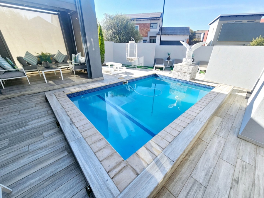 To Let 4 Bedroom Property for Rent in Midstream Estate Gauteng
