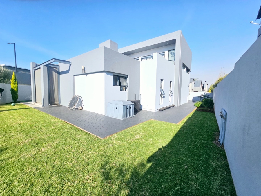 To Let 4 Bedroom Property for Rent in Midstream Estate Gauteng