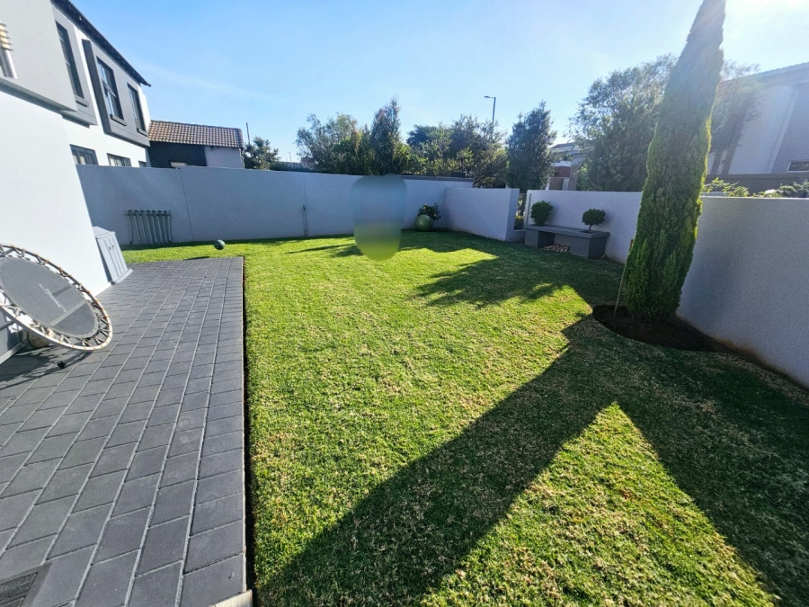 To Let 4 Bedroom Property for Rent in Midstream Estate Gauteng
