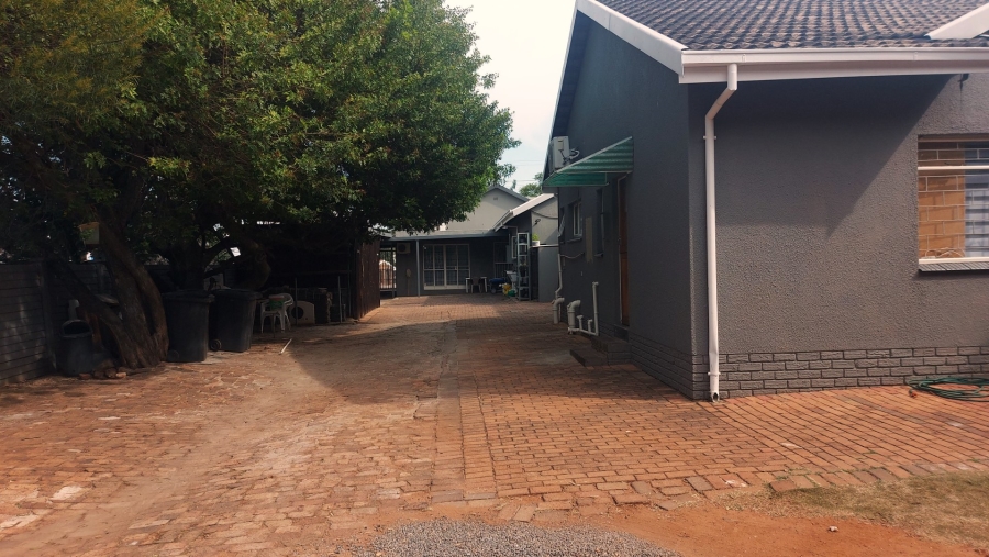  Bedroom Property for Sale in Lyttelton Manor Gauteng