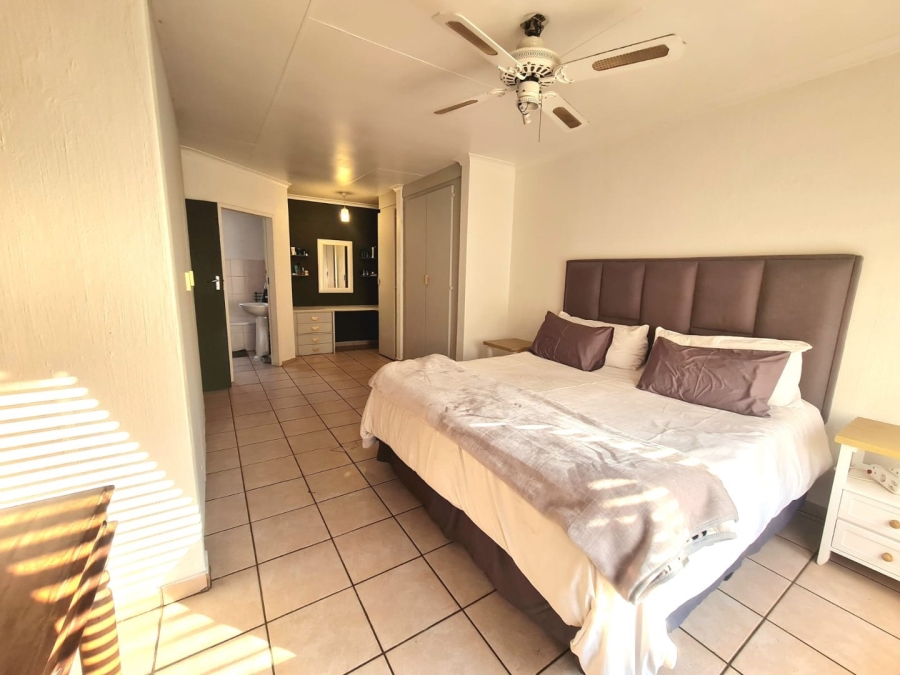 5 Bedroom Property for Sale in Eldoraigne Gauteng