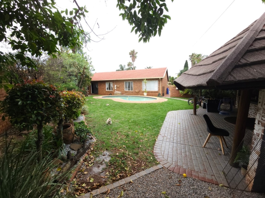 5 Bedroom Property for Sale in Eldoraigne Gauteng