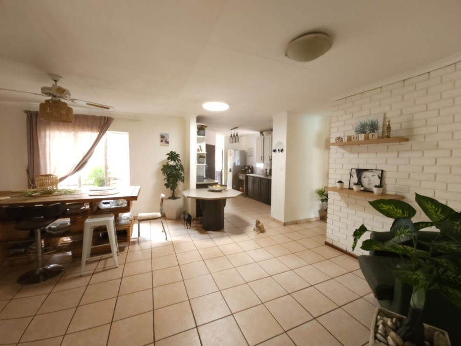 5 Bedroom Property for Sale in Eldoraigne Gauteng