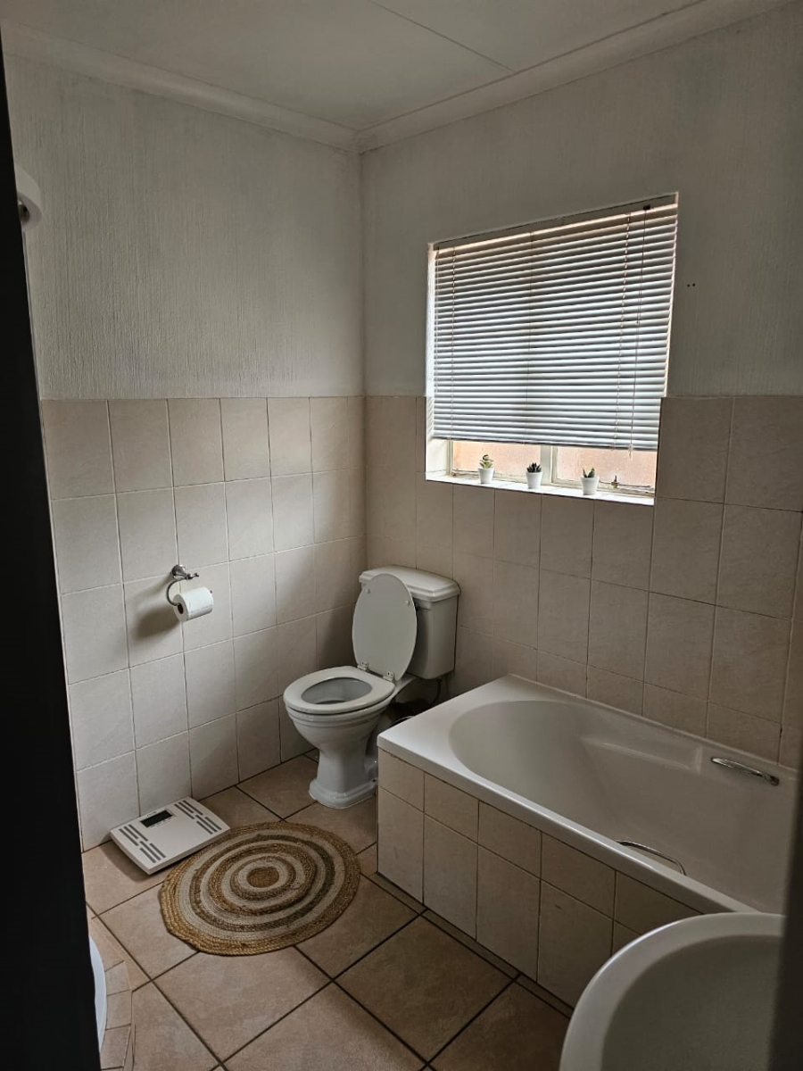 5 Bedroom Property for Sale in Eldoraigne Gauteng