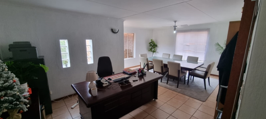 5 Bedroom Property for Sale in Eldoraigne Gauteng