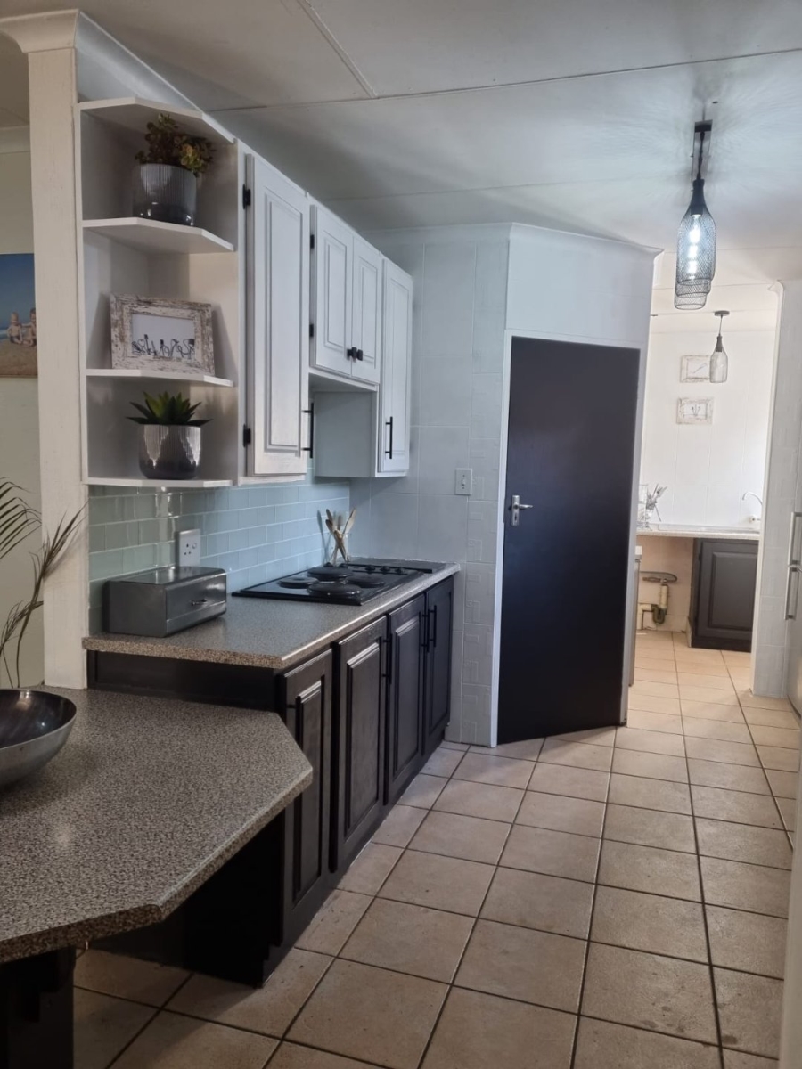 5 Bedroom Property for Sale in Eldoraigne Gauteng