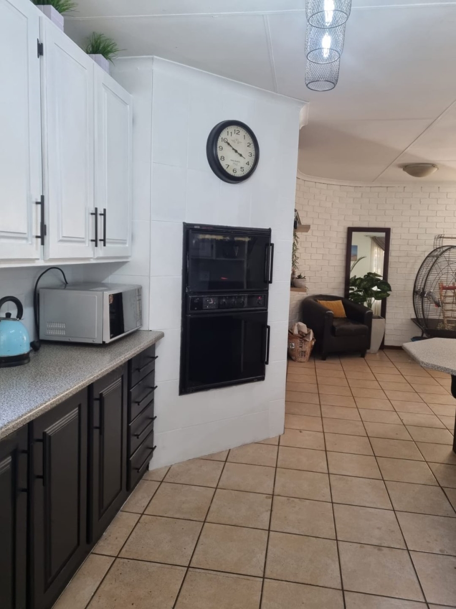 5 Bedroom Property for Sale in Eldoraigne Gauteng