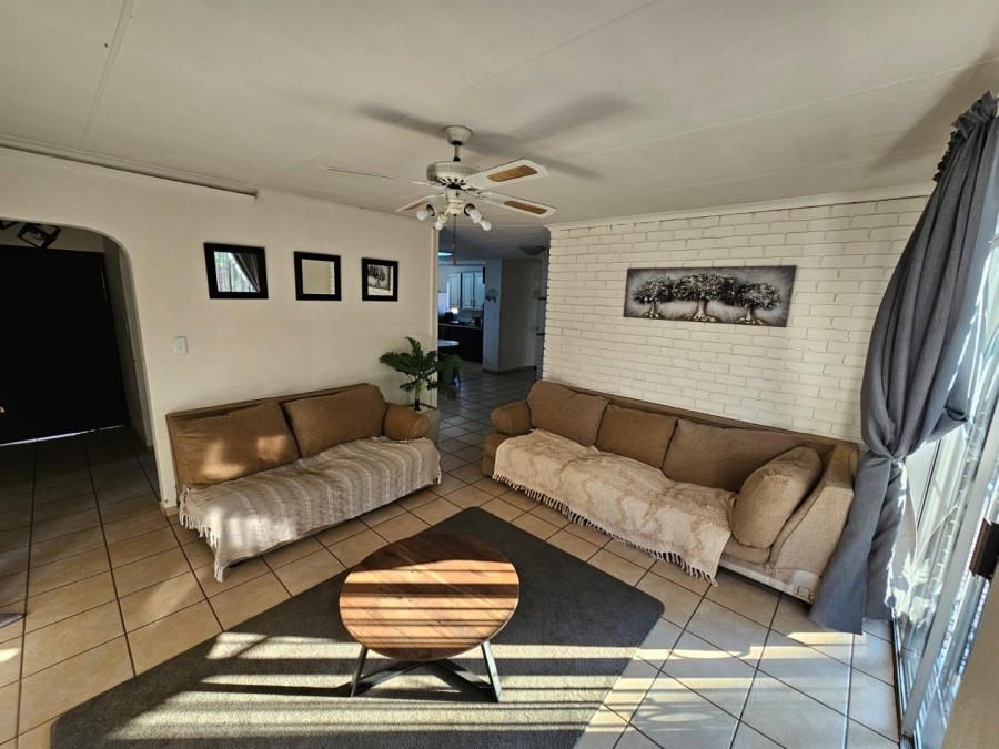 5 Bedroom Property for Sale in Eldoraigne Gauteng