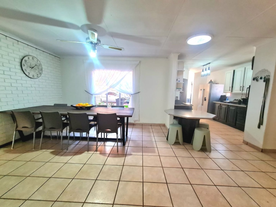 5 Bedroom Property for Sale in Eldoraigne Gauteng