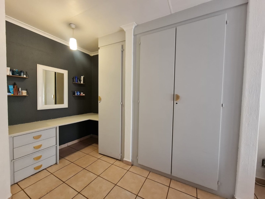 5 Bedroom Property for Sale in Eldoraigne Gauteng