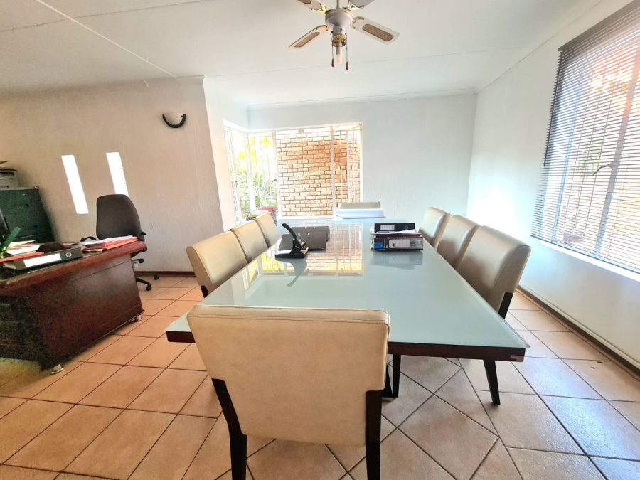 5 Bedroom Property for Sale in Eldoraigne Gauteng