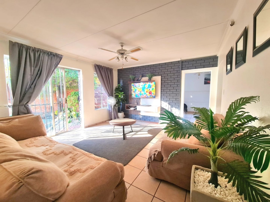 5 Bedroom Property for Sale in Eldoraigne Gauteng