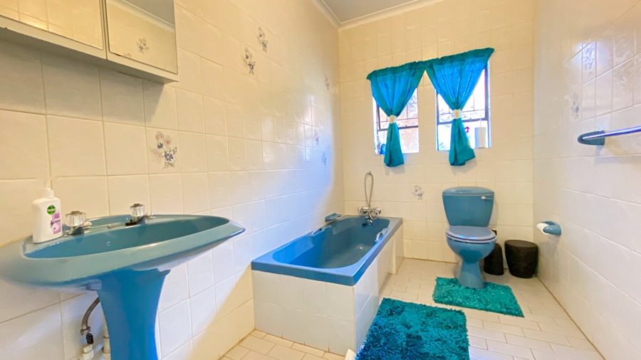 7 Bedroom Property for Sale in Ninapark Gauteng