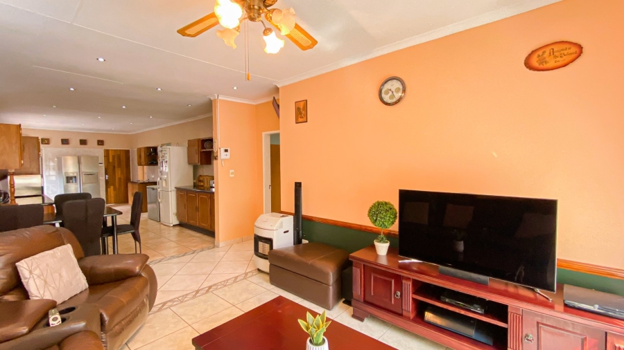 7 Bedroom Property for Sale in Ninapark Gauteng