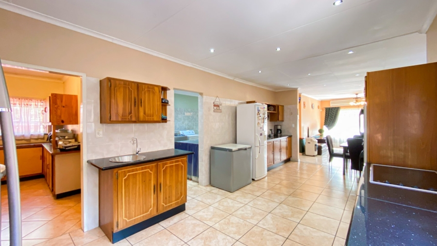 7 Bedroom Property for Sale in Ninapark Gauteng