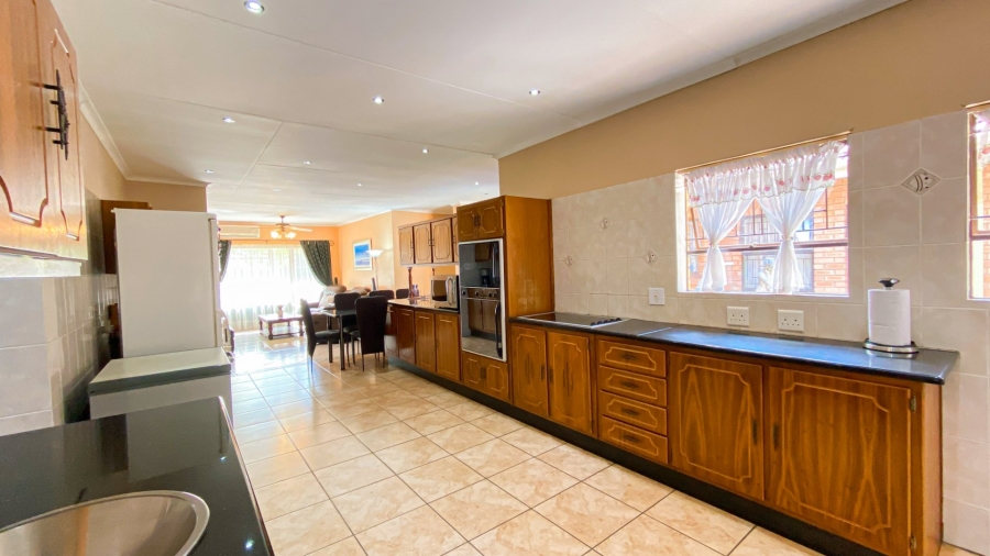 7 Bedroom Property for Sale in Ninapark Gauteng
