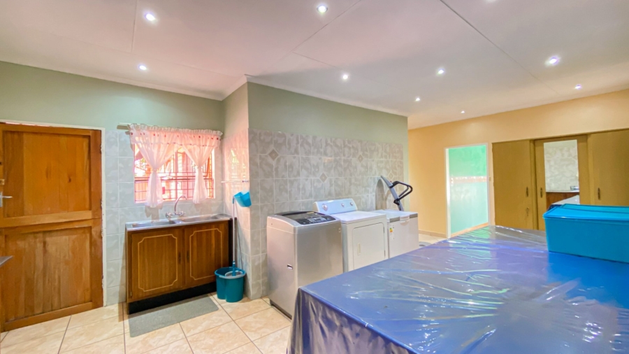 7 Bedroom Property for Sale in Ninapark Gauteng