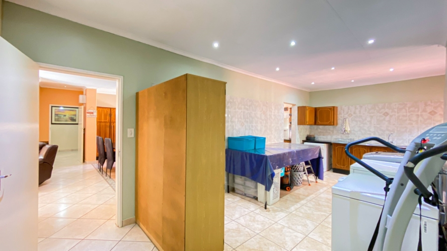 7 Bedroom Property for Sale in Ninapark Gauteng