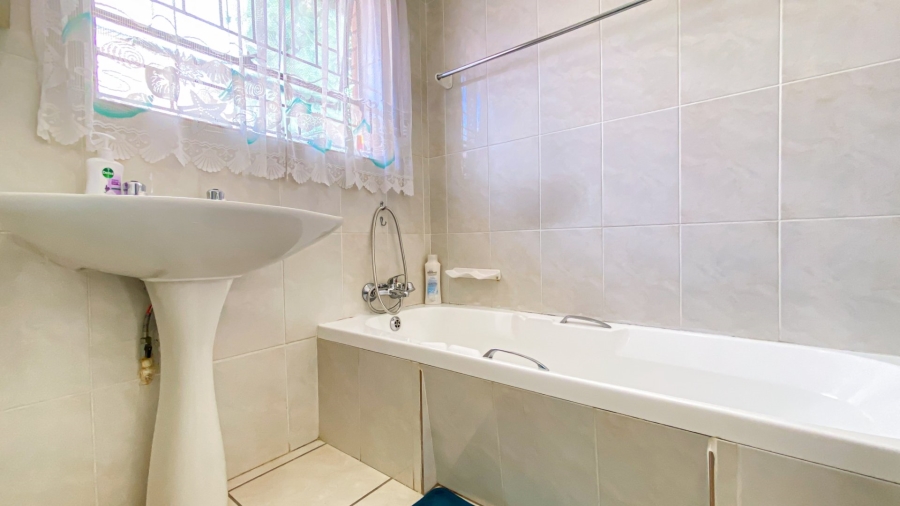 7 Bedroom Property for Sale in Ninapark Gauteng