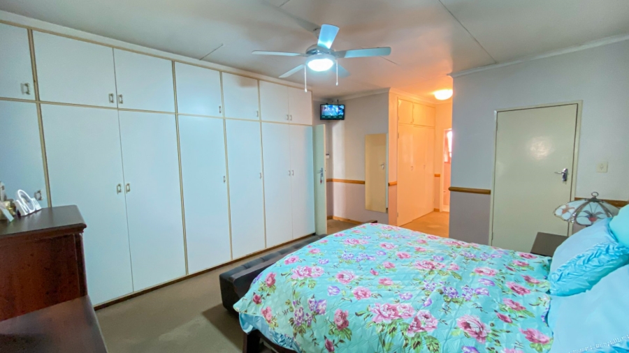 7 Bedroom Property for Sale in Ninapark Gauteng
