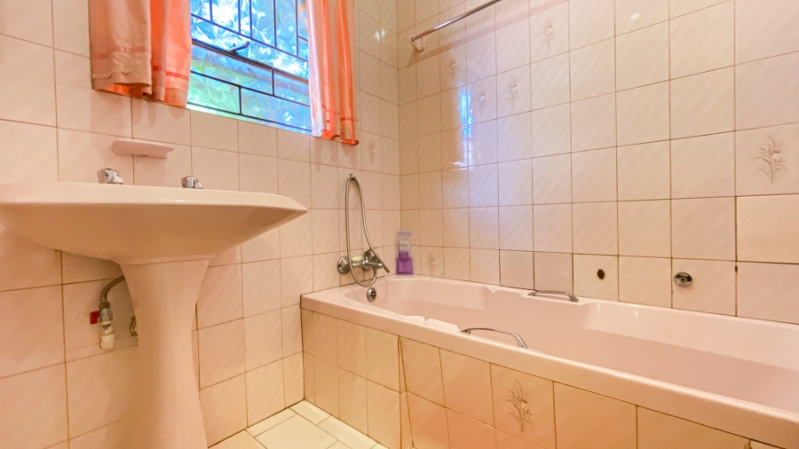 7 Bedroom Property for Sale in Ninapark Gauteng